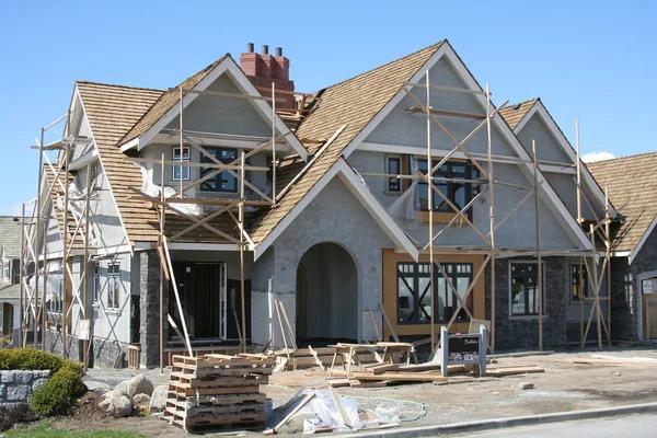 How to Choose the Right Roofing Contractor in Casco Without Getting Burned
